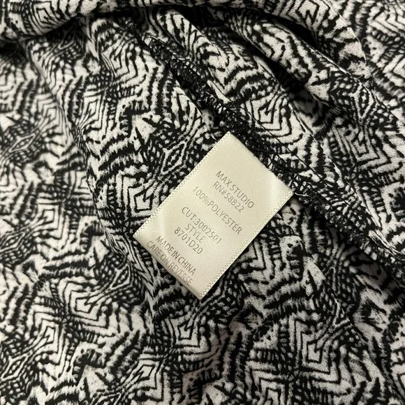 Max Studio open-front kimono black and white geometric pattern - Picture 8 of 10